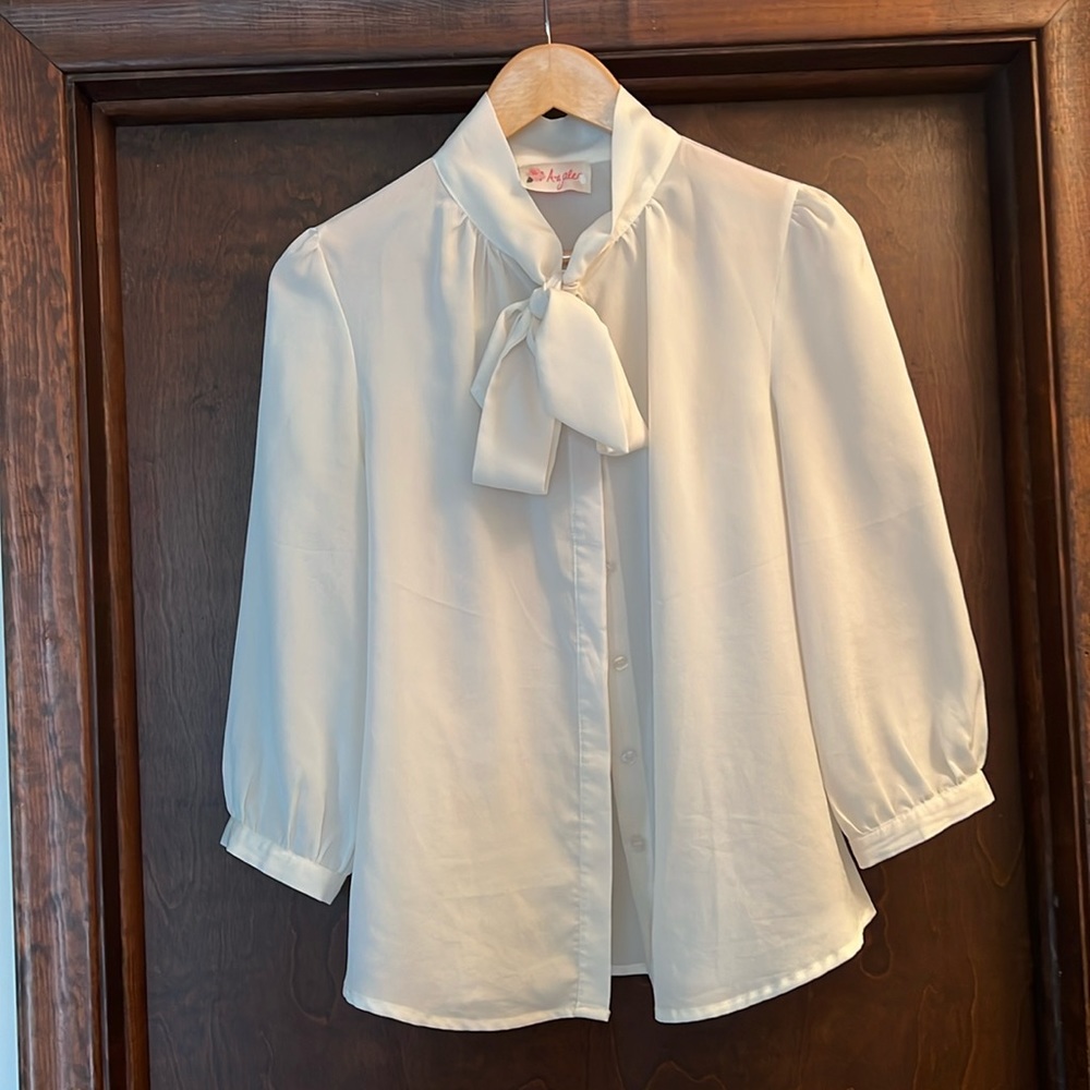 ModCloth 2010s Tie neck polyester blouse